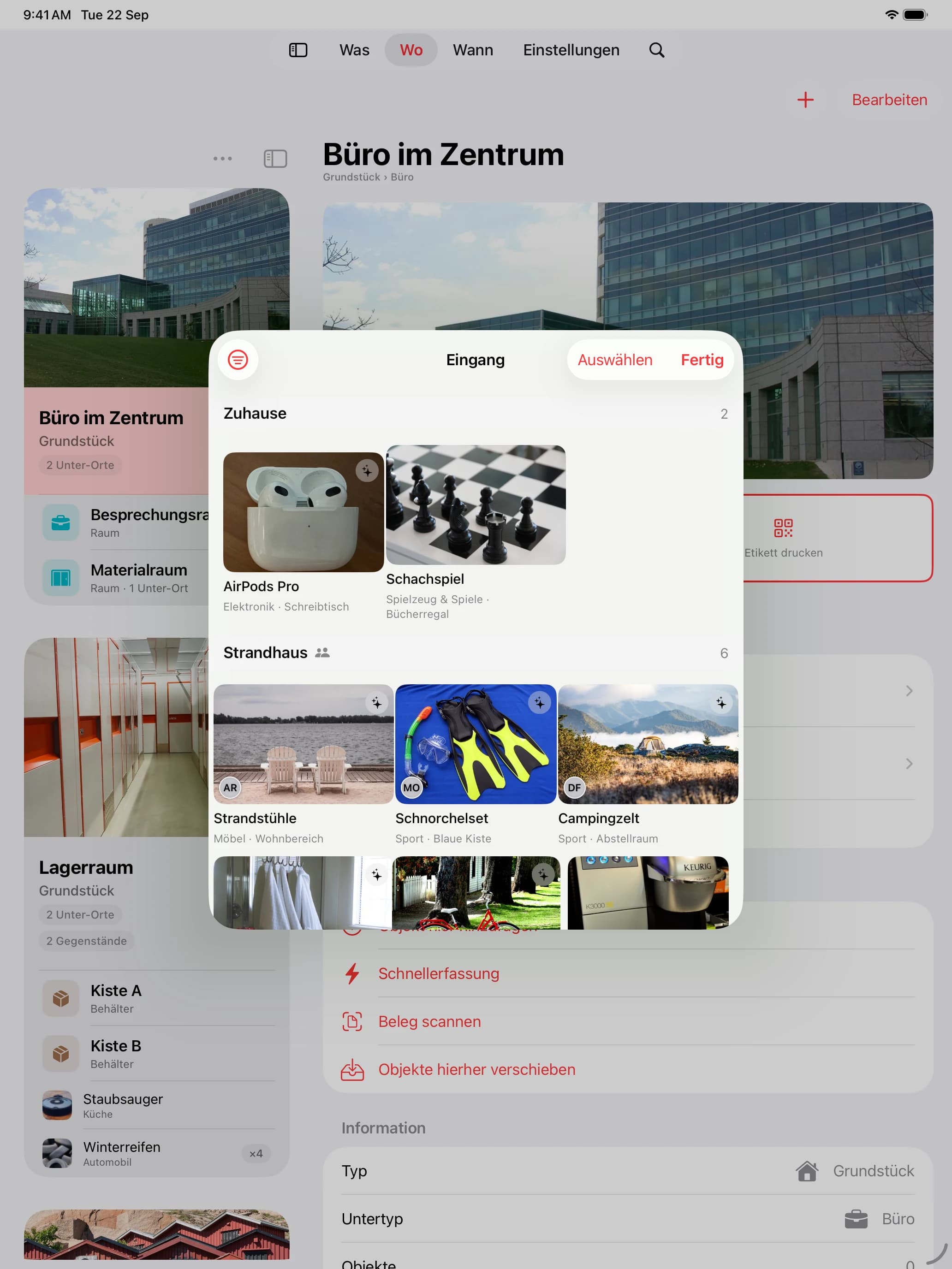 Eingang von Whateren auf dem iPad mit Entwürfen, die mehrere Personen auf einem geteilten Grundstück aufgenommen haben